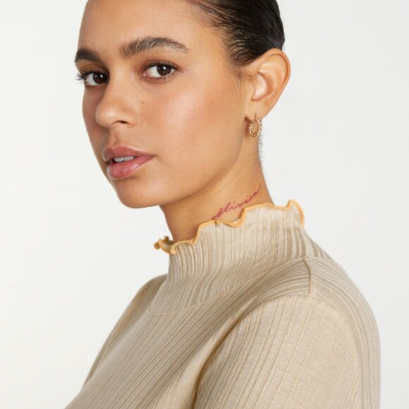 Everlane The Pleated Turtleneck Long Sleeve Ribbed Shirt in Parchment Small - Picture 2 of 10